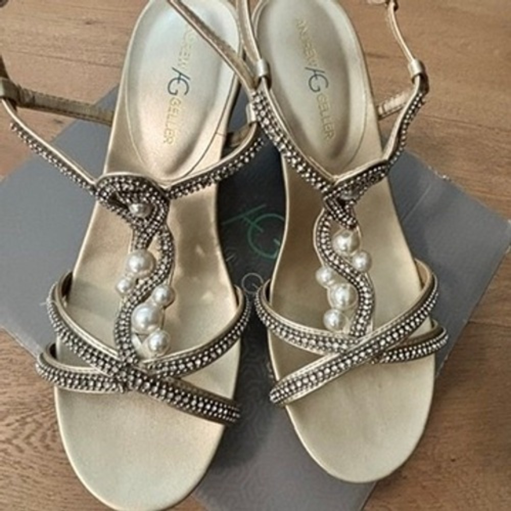 Adrianna Papell Alessandra Gold Wedge Sandals Pearl Rhinestone 8.5